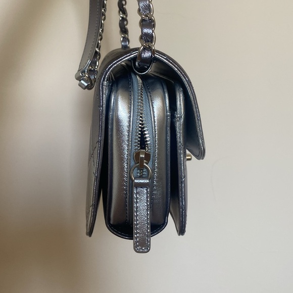NIB CHANEL Metallic Storm WOC flap bag - Picture 3 of 7